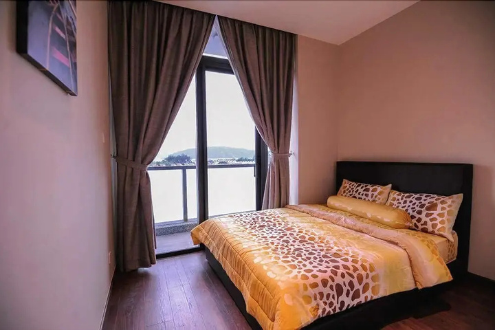 Room 2 of 8