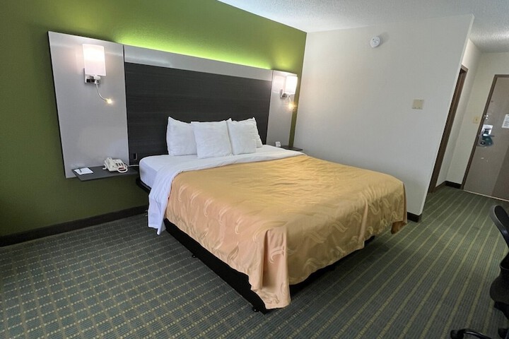 1 King Bed (9 of 12)