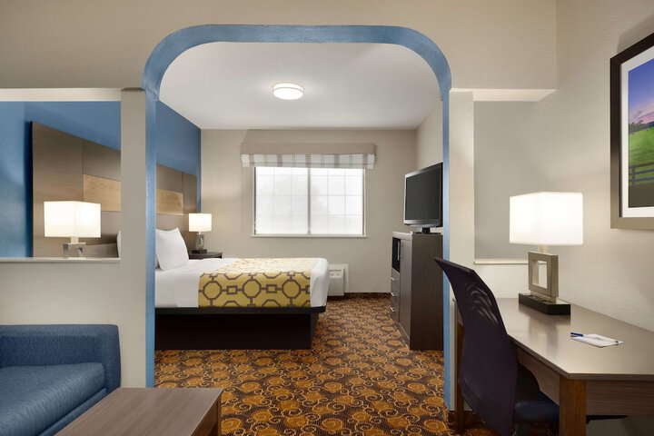 1 King Bed Suite (2 of 4)