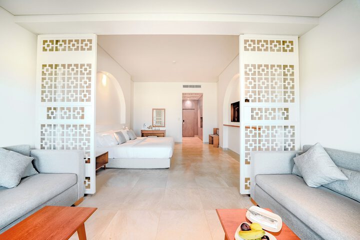 Room 8 of 163