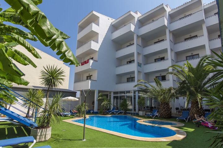 Hotel with Pool