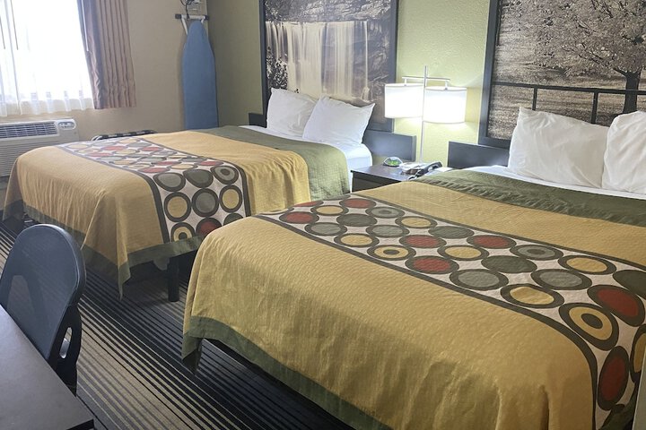 2 Double Beds (9 of 9)