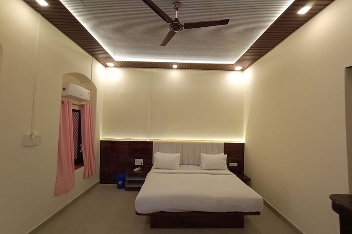 Room 5 of 25