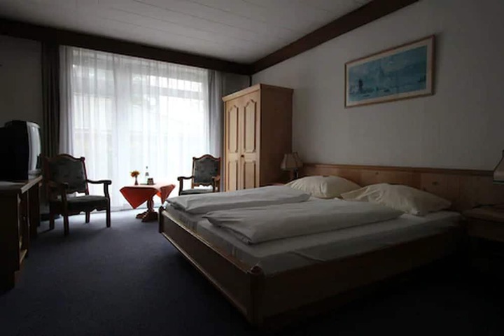 Room 3 of 18