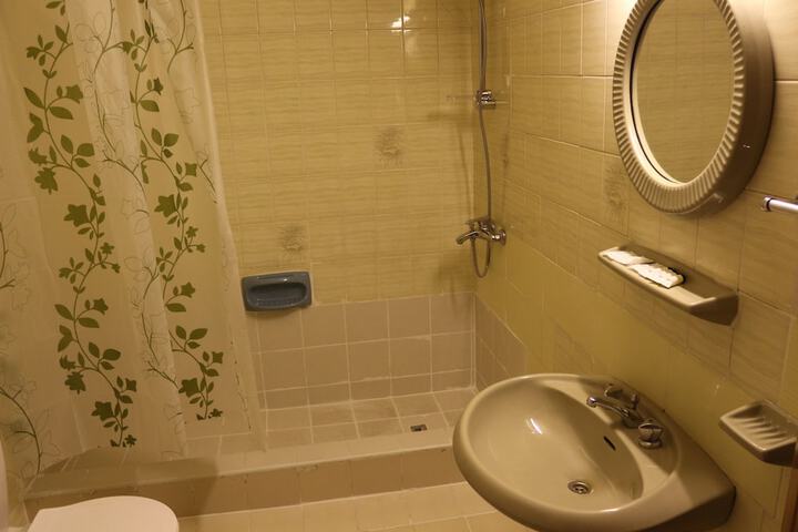 Room 14 of 16