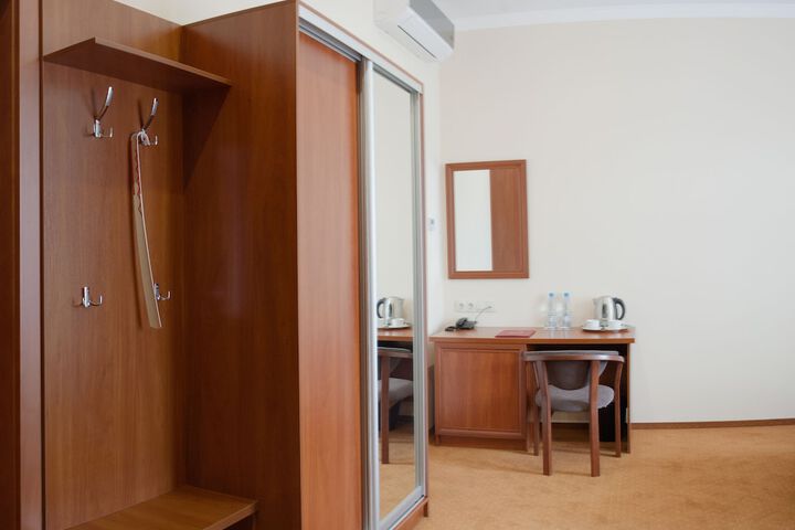 Room 11 of 24