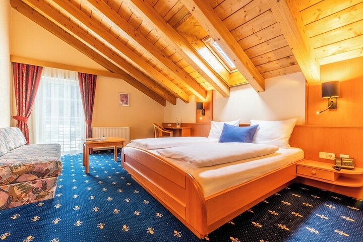 Room 3 of 34