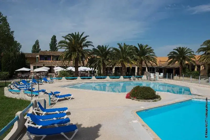 Hotel with Pool