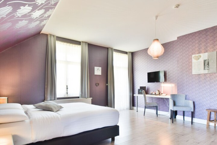 Room 9 of 35