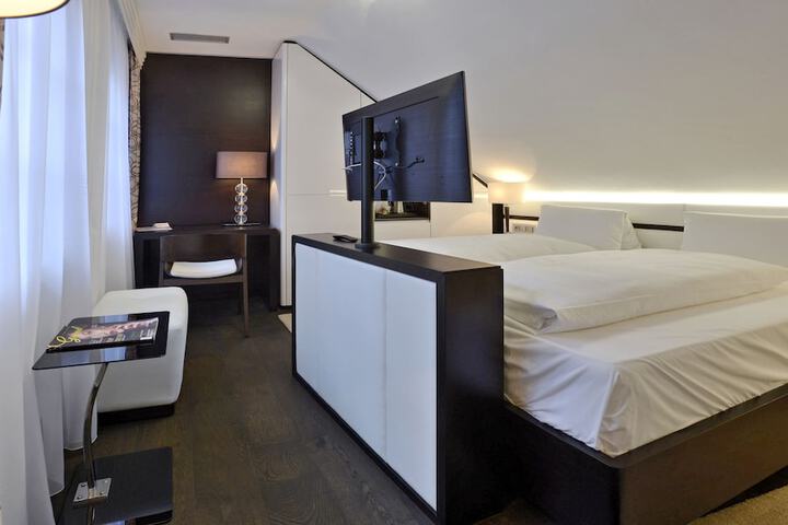 Room 9 of 78