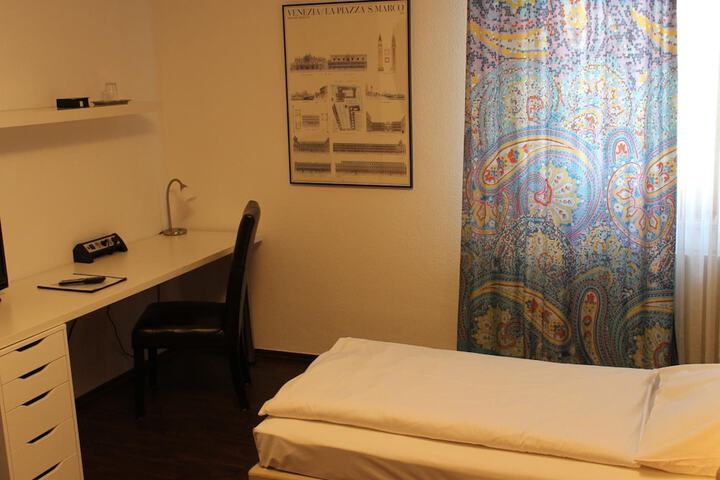 Room 16 of 38