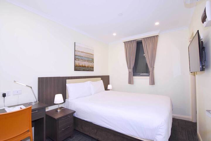 Room 16 of 34