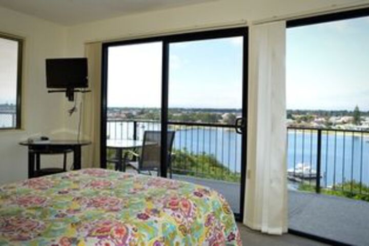 Room 6 of 15