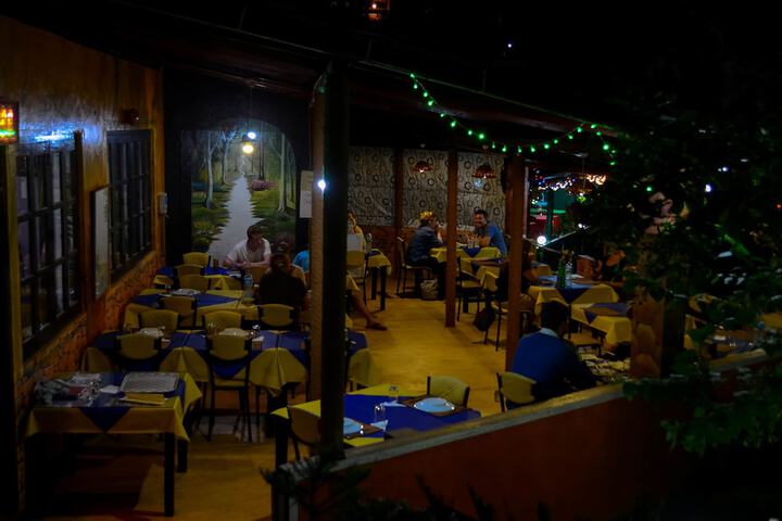 Dining 25 of 31