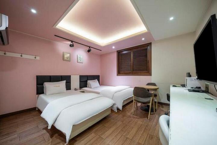 Bluemore Motel