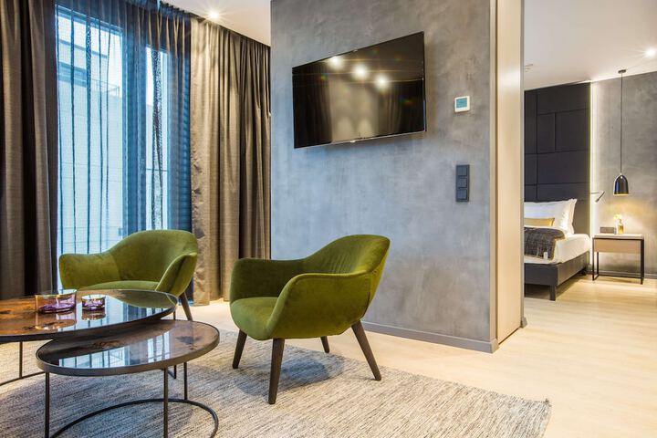 Room 13 of 74
