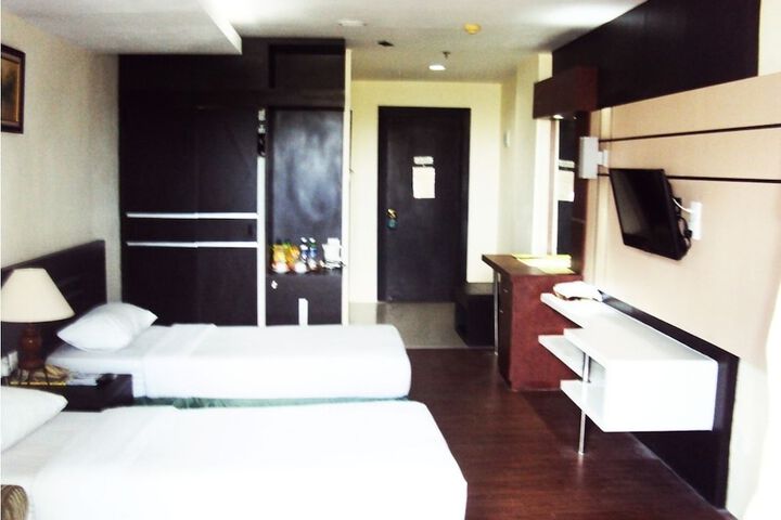 Room 3 of 8