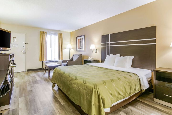 1 King Bed (12 of 14)