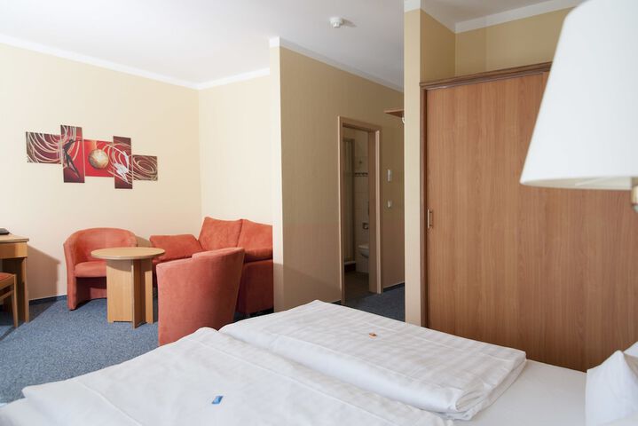 Room 5 of 66
