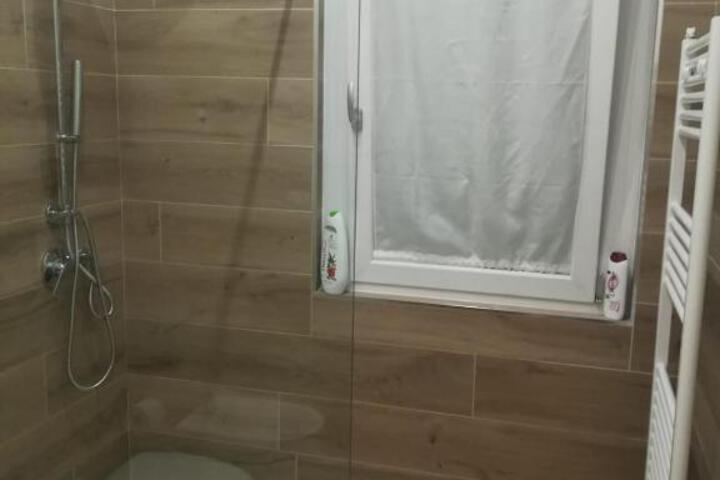 Room 6 of 10