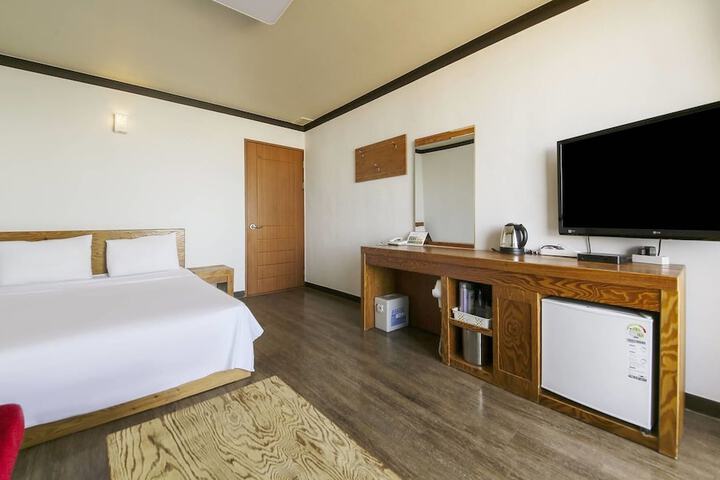 Room 5 of 51