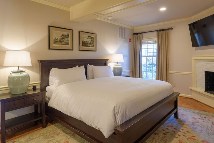 Room 33 of 176