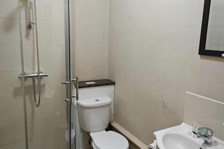 Room 9 of 15