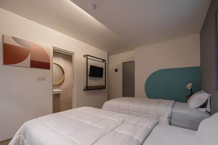 Room 13 of 20