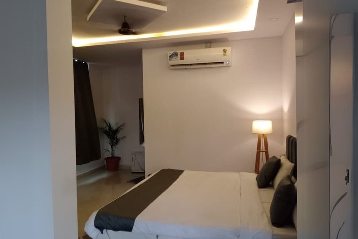 Room 3 of 6