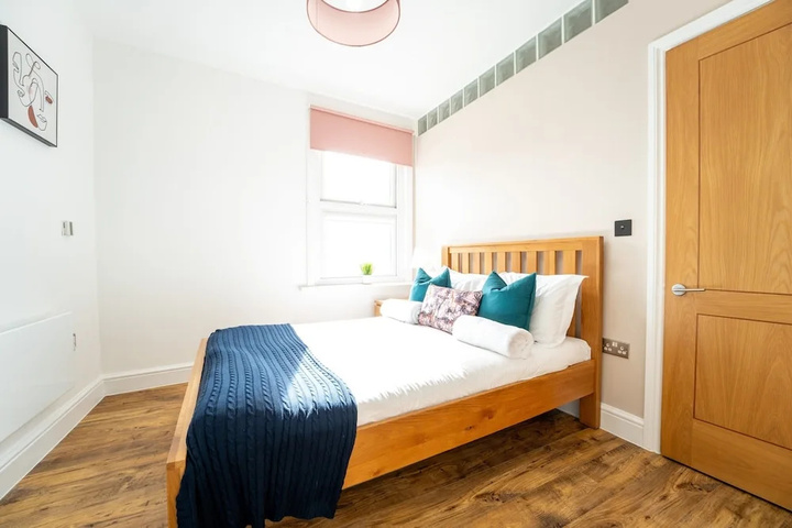 Room 5 of 11
