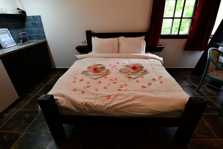 Room 4 of 37