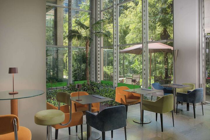 Lounge 50 of 71