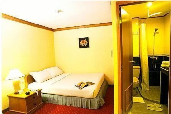 Room 13 of 32