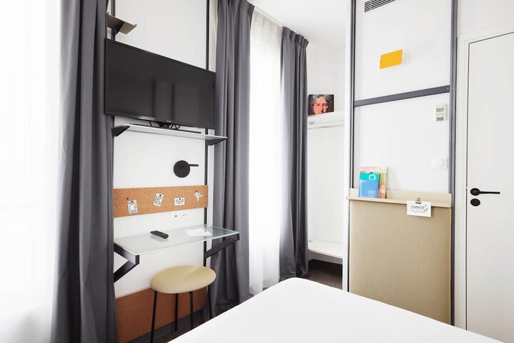 Room 11 of 50