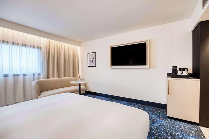 Room 29 of 153