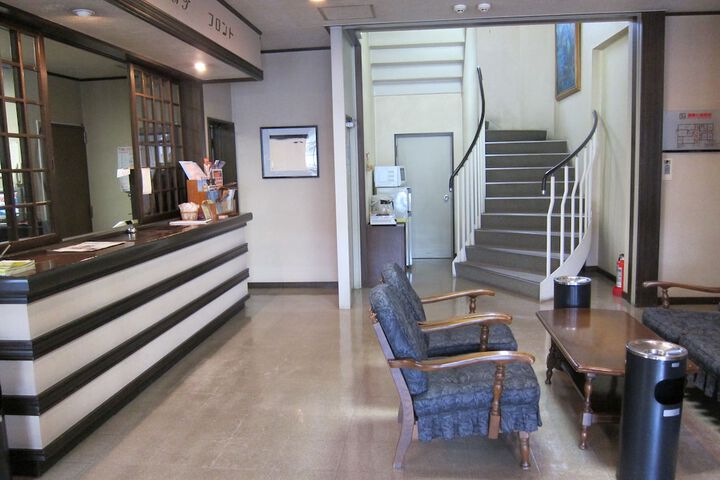 Entrance & Lobby