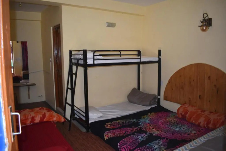 Room 5 of 11