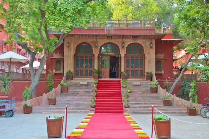 Hotel Entry