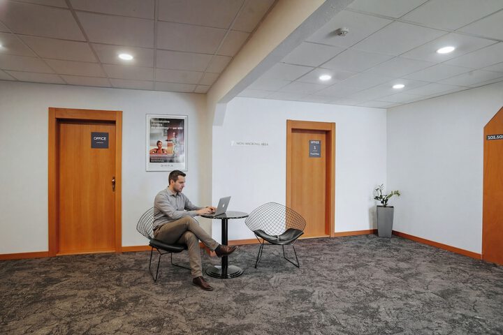 Entrance & Lobby