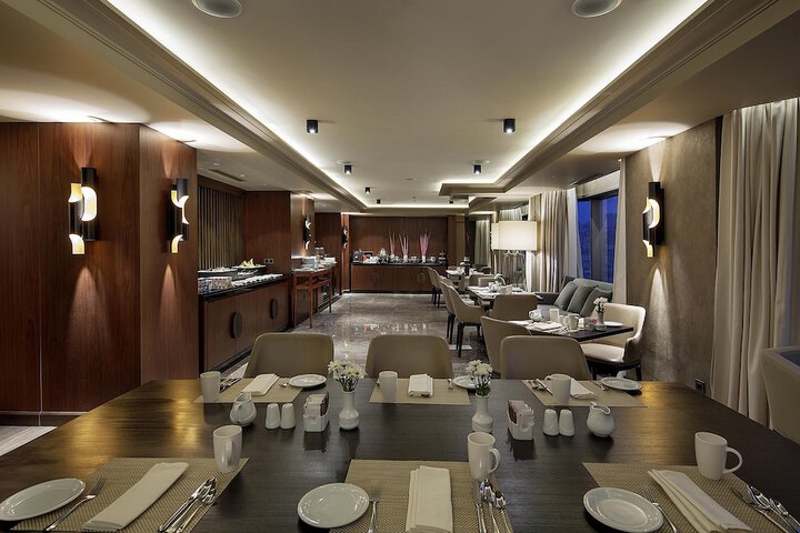 Lounge 193 of 243