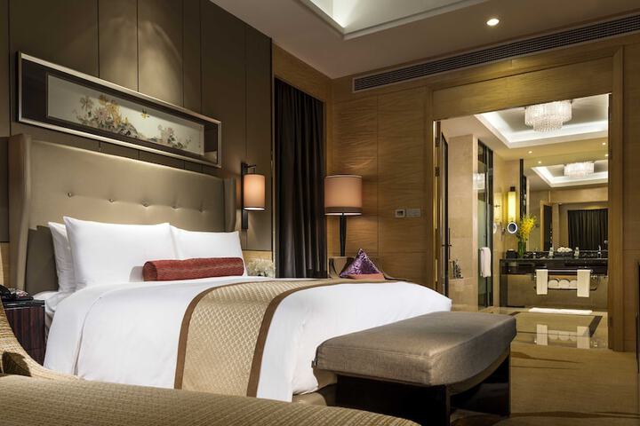 Room 4 of 63