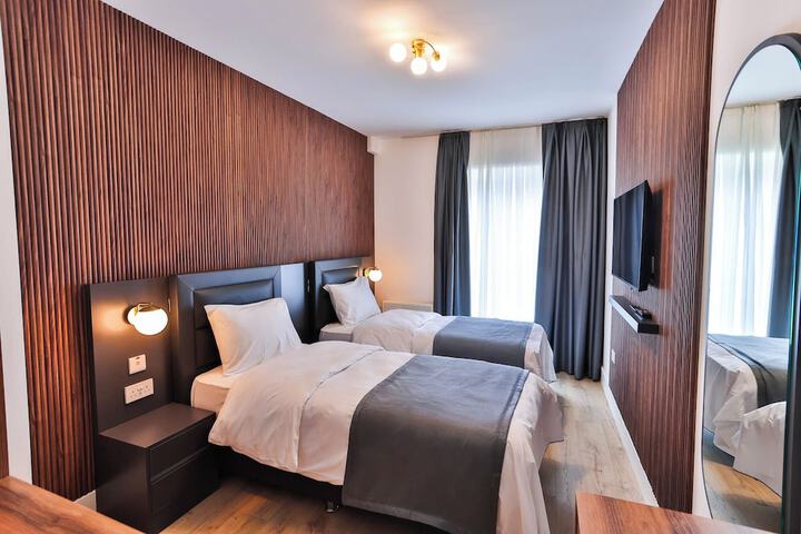 Room 3 of 64