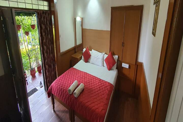 Room 3 of 20