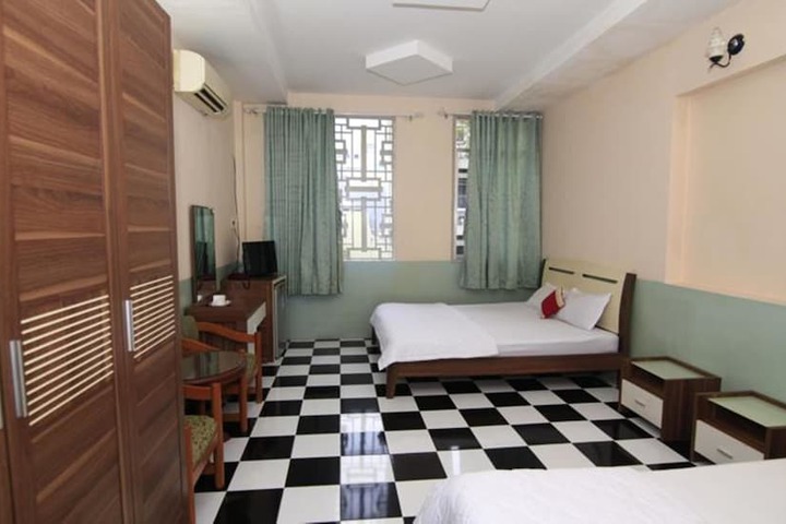 Room 10 of 51