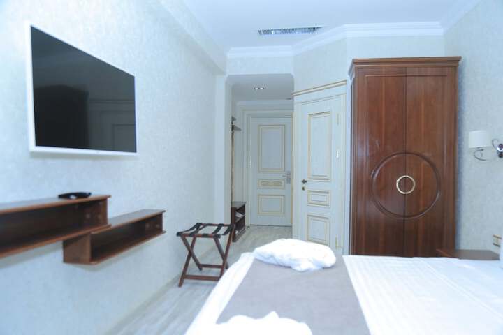 Room 30 of 49