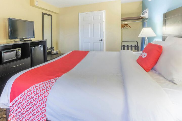 1 King Bed (10 of 29)