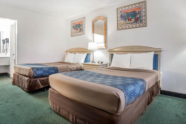 Room 12 of 28