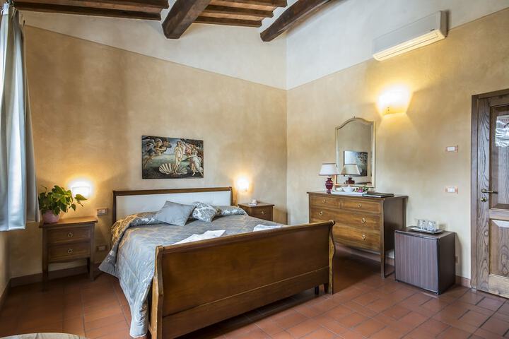 Room 5 of 48