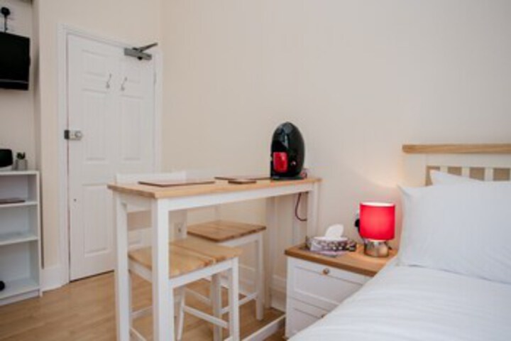 Room 7 of 17
