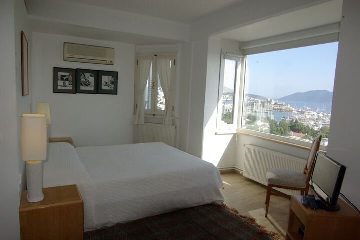 Room 4 of 26